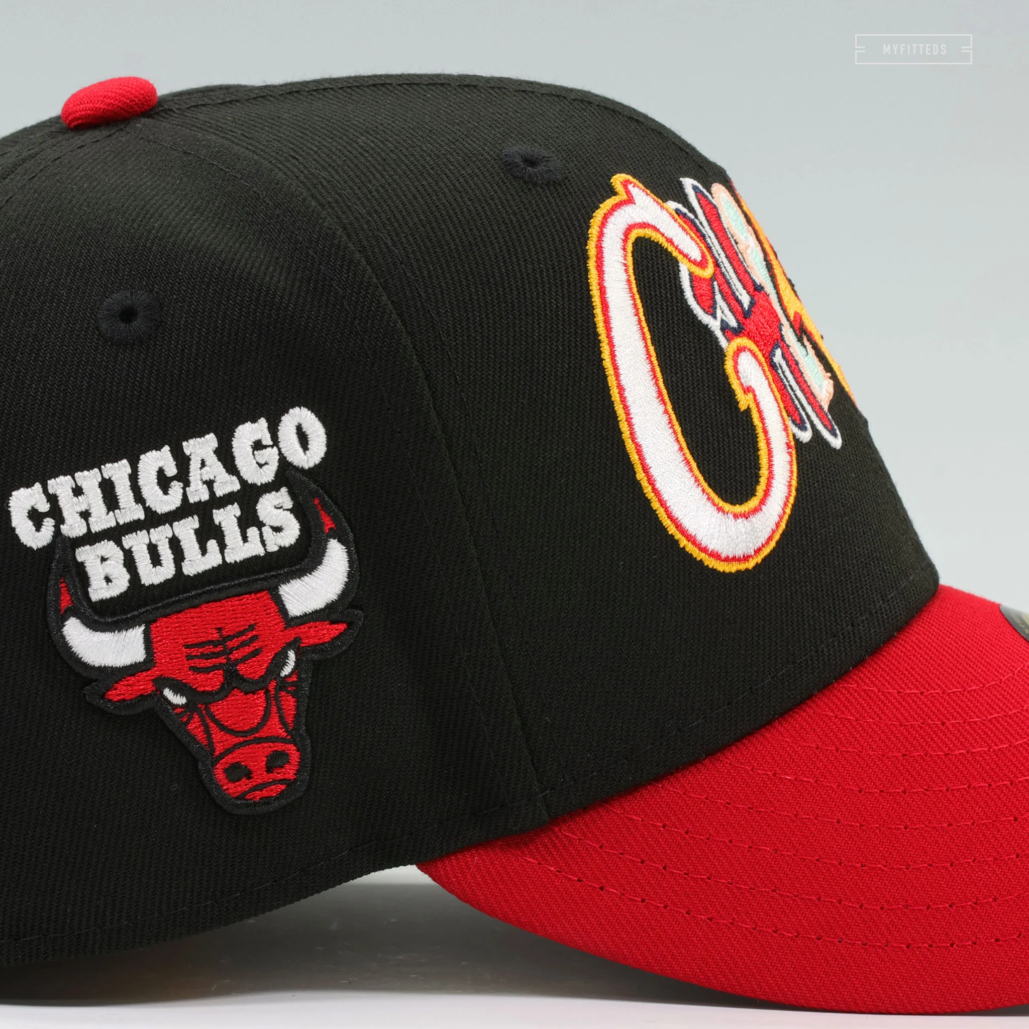 CHICAGO BULLS GRAFFITI 2 TONE JET BLACK SCARLET NEW ERA FITTED CAP - Image 4