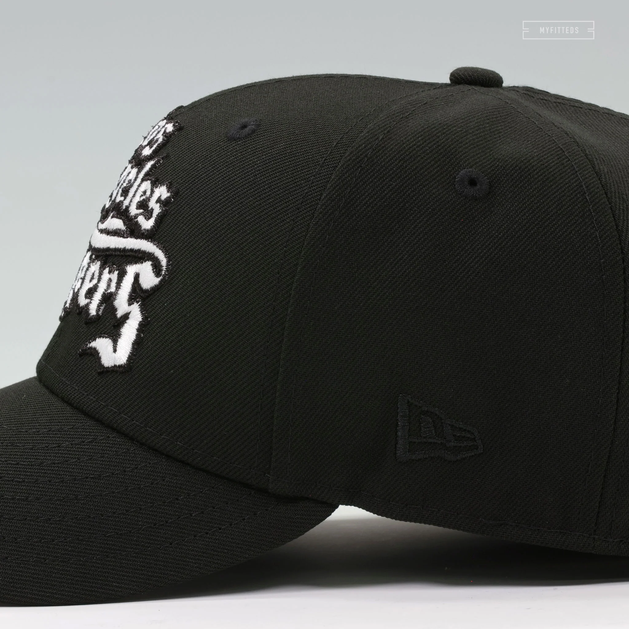 LOS ANGELES CLIPPERS OLDE ENGLISH GRAND THEFT AUTO INSPIRED NEW ERA FITTED CAP - Image 6