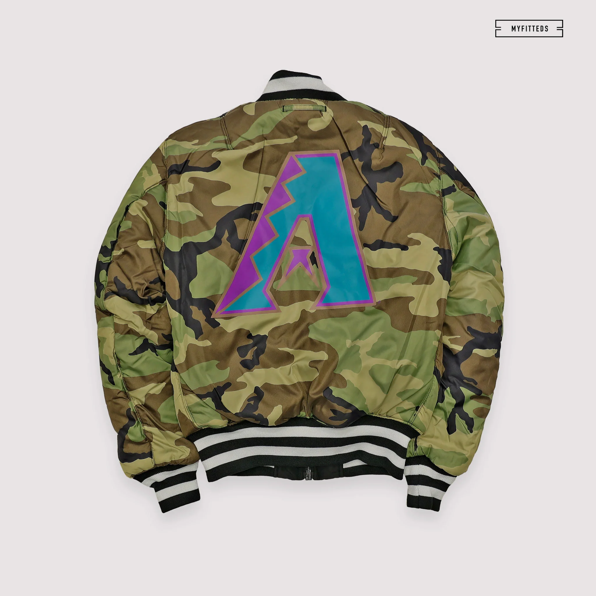 NEW ERA X ALPHA INDUSTRIES ARIZONA DIAMONDBACKS REVERSIBLE BOMBER JACKET - Image 4
