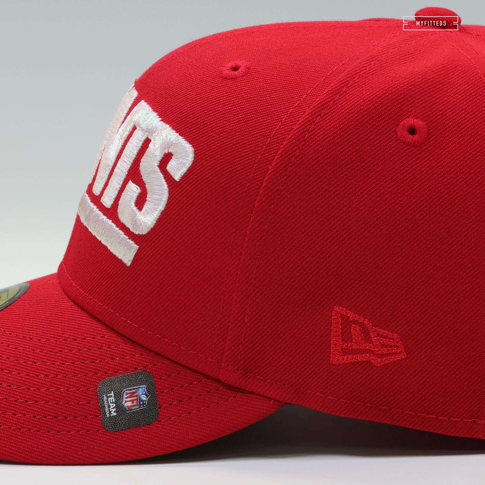 NEW YORK GIANTS 100 SEASONS IRIDESCENT WORDMARK RADIANT RED NEW ERA FITTED CAP - Image 5